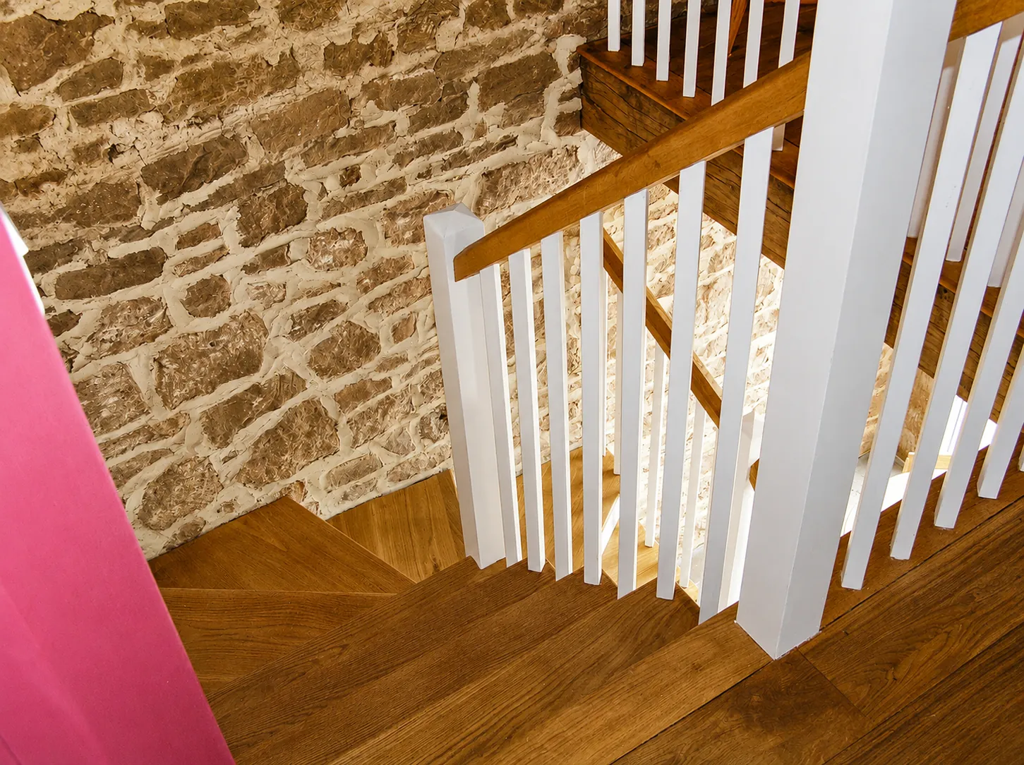 Timber landing rail